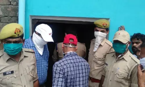 यूपी के प्रयागराज में एक ही परिवार के चार लोंगों की गला काटकर हत्या