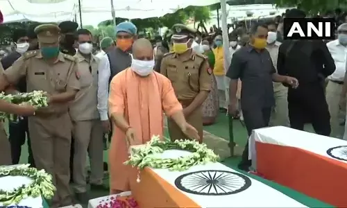 कानपुर में सीएम योगी का ऐलान, शहीद पुलिसकर्मियों के परिजनों को एक-एक करोड़ रु. पेंशन और सरकार नौकरी कानपुर में सीएम योगी का ऐलान, शहीद पुलिसकर्मियों के परिजनों को एक-एक करोड़ रु. पेंशन और सरकार नौकरी