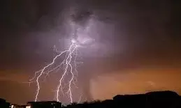 рдмрд┐рд╣рд╛рд░ рдореЗрдВ рдмрд┐рдЬрд▓реА рдЧрд┐рд░рдиреЗ рд╕реЗ 15 рд▓реЛрдЧреЛрдВ рдХреА рдореМрдд рдмрд┐рд╣рд╛рд░ рдореЗрдВ рдмрд┐рдЬрд▓реА рдЧрд┐рд░рдиреЗ рд╕реЗ 15 рд▓реЛрдЧреЛрдВ рдХреА рдореМрдд