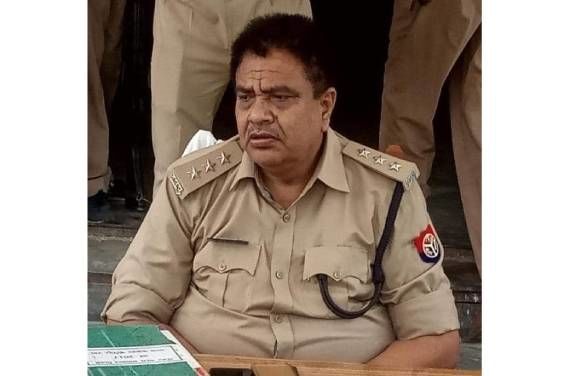 विकास दुबे मुठभेड़ की अगुआई करने वाले देवेंद्र मिश्र के सिपाही से डीएसपी बनने का सफ़र विकास दुबे मुठभेड़ की अगुआई करने वाले देवेंद्र मिश्र के सिपाही से डीएसपी बनने का सफ़र