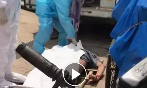 हरिश्चंद्र कालेज के पूर्व अध्यक्ष के शव के साथ भी हुई थी लापरवाही, कोरोना प्रोटोकाल का पालन नहीं हरिश्चंद्र कालेज के पूर्व अध्यक्ष के शव के साथ भी हुई थी लापरवाही, कोरोना प्रोटोकाल का पालन नहीं