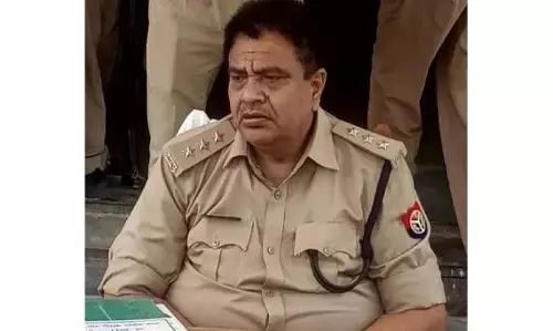 विकास दुबे मुठभेड़ की अगुआई करने वाले देवेंद्र मिश्र के सिपाही से डीएसपी बनने का सफ़र विकास दुबे मुठभेड़ की अगुआई करने वाले देवेंद्र मिश्र के सिपाही से डीएसपी बनने का सफ़र