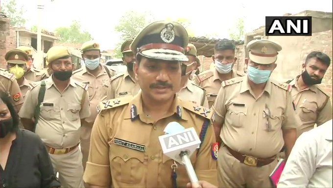 कानपुर केस : हिस्ट्रीशीटर विकास दुबे से संपर्क में रहे दो दरोगा और एक सिपाही सस्पेंड कानपुर केस : हिस्ट्रीशीटर विकास दुबे से संपर्क में रहे दो दरोगा और एक सिपाही सस्पेंड