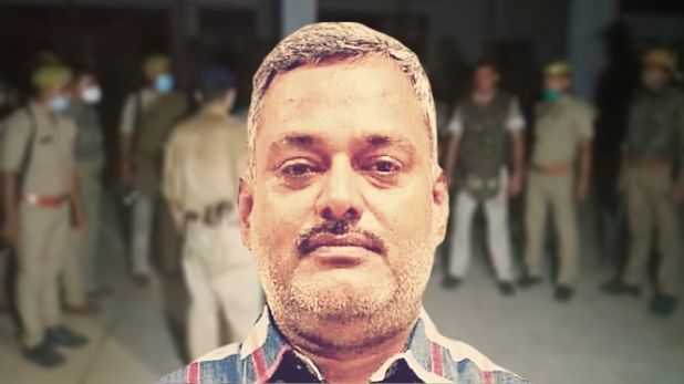 कानपुर शूटआउट : विकास दुबे के मददगारों की लंबी लिस्ट, सर्विलांस पर 200 से ज्यादा पुलिसवालों के मोबाइल कानपुर शूटआउट : विकास दुबे के मददगारों की लंबी लिस्ट, सर्विलांस पर 200 से ज्यादा पुलिसवालों के मोबाइल