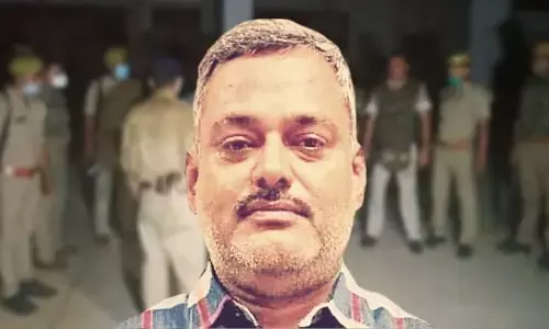 कानपुर शूटआउट : विकास दुबे के मददगारों की लंबी लिस्ट, सर्विलांस पर 200 से ज्यादा पुलिसवालों के मोबाइल