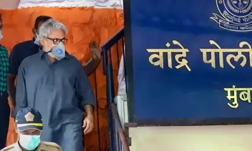 सुशांत सुसाइड केस : मुंबई पुलिस ने संजय लीला भंसाली से करीब 3 घंटे की पूछताछ, पूछे ये 30 सवाल? सुशांत सुसाइड केस : मुंबई पुलिस ने संजय लीला भंसाली से करीब 3 घंटे की पूछताछ, पूछे ये 30 सवाल?