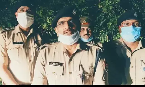 नोएडा में पुलिस मुठभेड़ में शातिर चोर गिरफ्तार नोएडा में पुलिस मुठभेड़ में शातिर चोर गिरफ्तार