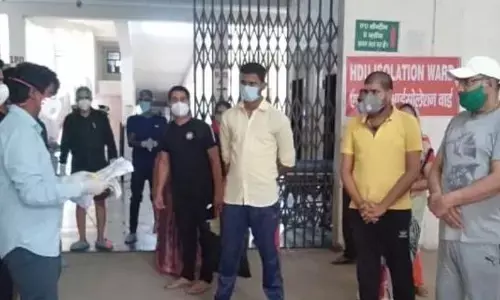 के.डी. हास्पिटल से एसडीएम राजीव उपाध्याय ने दी एक साथ नौ स्वस्थ कोरोना संक्रमितों को विदाई