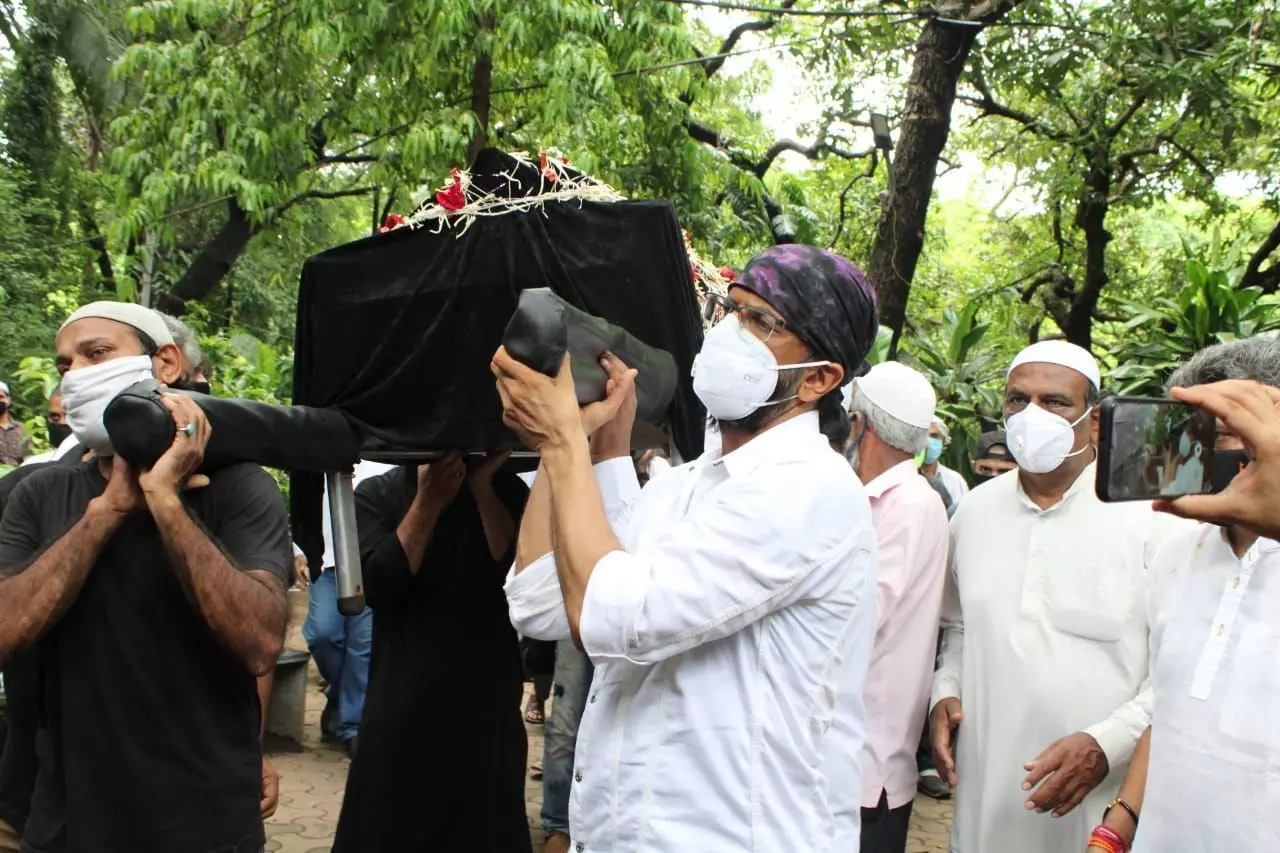 सुपुर्द-ए-खाक हुए बॉलीवुड के मशहूर कॉमेडियन जगदीप, देखें तस्वीरें और Video