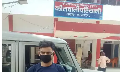 कासगंज पुलिस ने पूर्व इनामी डकैत अजीम कुरैशी किया गिरफ्तार, कब्जे से एक चोरी की बोलेरो बरामद कासगंज पुलिस ने पूर्व इनामी डकैत अजीम कुरैशी किया गिरफ्तार, कब्जे से एक चोरी की बोलेरो बरामद