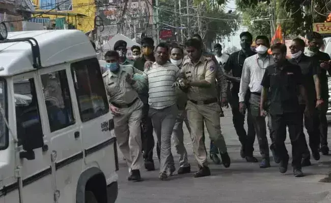 कानपुर कांड : पुलिसवालों के शव जलाना चाहता था विकास दुबे, पुलिस पूछताछ में उगले कई राज! कानपुर कांड : पुलिसवालों के शव जलाना चाहता था विकास दुबे, पुलिस पूछताछ में उगले कई राज!
