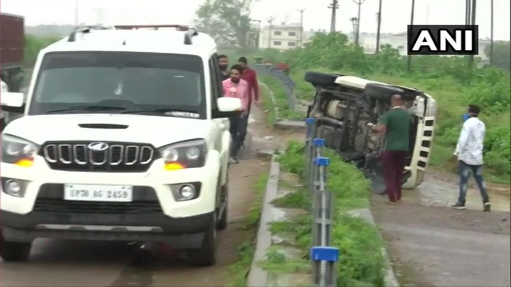 एनकाउंटर में मारा गया गैंगस्टर विकास दुबे, STF की गाड़ी पलटने के बाद मुठभेड़ एनकाउंटर में मारा गया गैंगस्टर विकास दुबे, STF की गाड़ी पलटने के बाद मुठभेड़