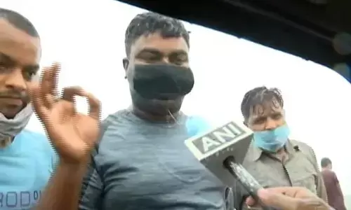 गैंगस्टर विकास दुबे के एनकाउंटर वाली जगह के पास से गुजर रहे लोगों ने सुनाई कहानी, बोले- अचानक गोलियां... गैंगस्टर विकास दुबे के एनकाउंटर वाली जगह के पास से गुजर रहे लोगों ने सुनाई कहानी, बोले- अचानक गोलियां...