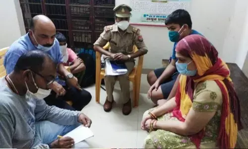 पूछताछ के बाद पुलिस ने विकास दुबे की पत्नी और बेटे को छोड़ा, कल दोनों को लखनऊ से पकड़ा था पूछताछ के बाद पुलिस ने विकास दुबे की पत्नी और बेटे को छोड़ा, कल दोनों को लखनऊ से पकड़ा था