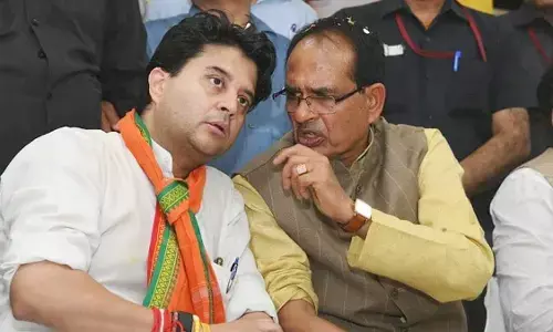 आधे रास्ते में क्यों हुई बेपटरी हुई शिवराज महाराज एक्सप्रेस? आधे रास्ते में क्यों हुई बेपटरी हुई शिवराज महाराज एक्सप्रेस?