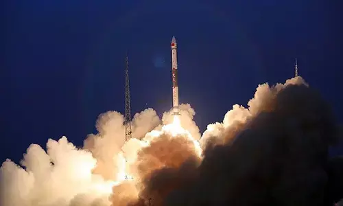 चीन को बड़ा झटका, 1 मिनट में फट गया रॉकेट, बिलिबिलि समेत 2 सैटेलाइट नष्ट, करोड़ों का नुकसान चीन को बड़ा झटका, 1 मिनट में फट गया रॉकेट, बिलिबिलि समेत 2 सैटेलाइट नष्ट, करोड़ों का नुकसान