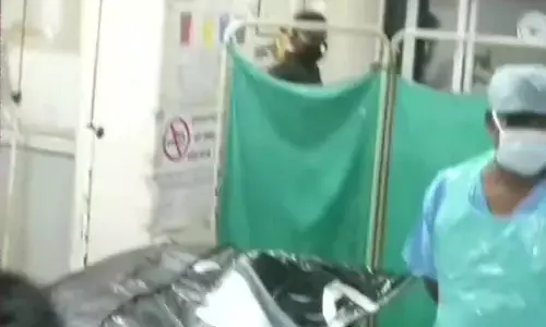 बहनोई को सौंपी गई विकास दुबे की डेड बॉडी, सीने में लगी थी 3 गोलियां बहनोई को सौंपी गई विकास दुबे की डेड बॉडी, सीने में लगी थी 3 गोलियां