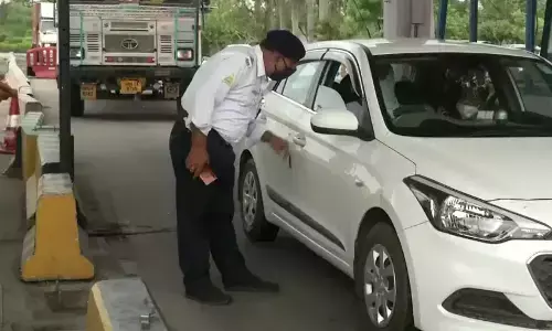 लॉकडाउन के बाद नोएडा-दिल्ली बॉर्डर पर सख्ती, सीमा पार करने वाले वाहनों की सघन चेकिंग