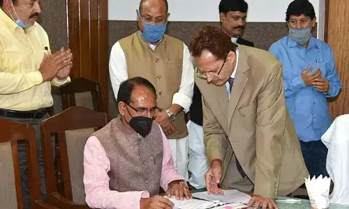 सीएम शिवराज की माने तो रविवार को मंत्रियों को मंत्रालय का बंटवारा हो जाएगा सीएम शिवराज की माने तो रविवार को मंत्रियों को मंत्रालय का बंटवारा हो जाएगा