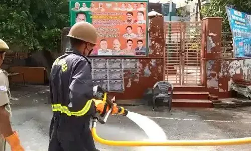 शामली के शिव चौक सहित मुख्य चौराहों व बाजारों को किया जा रहा सेनीटाइज, प्रशासन सख्त शामली के शिव चौक सहित मुख्य चौराहों व बाजारों को किया जा रहा सेनीटाइज, प्रशासन सख्त