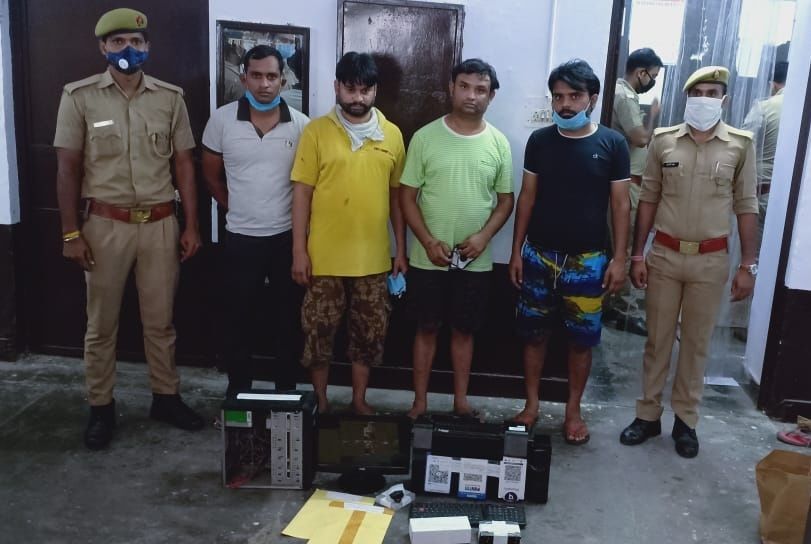 फर्जी प्रमाण पत्र बना धोखाधड़ी करने वाले चार आरोपियों को थाना सैक्टर-20 ने किया गिरफ्तार फर्जी प्रमाण पत्र बना धोखाधड़ी करने वाले चार आरोपियों को थाना सैक्टर-20 ने किया गिरफ्तार