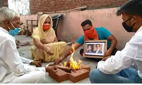 शामली: अमिताभ बच्चन के फैंस ने किया हवन यज्ञ, जल्द ही स्वस्थ होने की प्रार्थना की