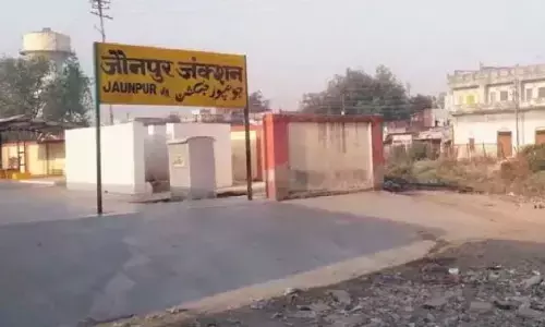 जौनपुर जिलाधिकारी ने एक दर्जन असलहाधारियों का लाइसेंस किया निलम्बित जौनपुर जिलाधिकारी ने एक दर्जन असलहाधारियों का लाइसेंस किया निलम्बित
