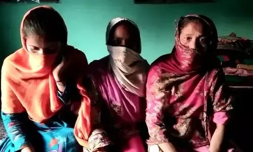 शामली: बेबस पिता, 15 दिन बाद होनी है लड़की की शादी,जेवरात और नकदी लूट ले गए बदमाश शामली: बेबस पिता, 15 दिन बाद होनी है लड़की की शादी,जेवरात और नकदी लूट ले गए बदमाश