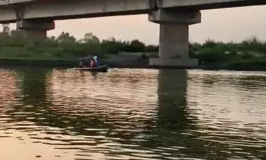 शामली: यमुना में नहाने गए पांच दोस्तो में से दो बच्चे हुए लापता, एक बच्चा का शव बरामद जबकि एक की खोज जारी