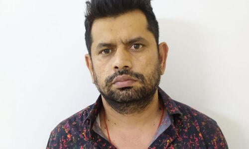 नोएडा एसटीएफ ने किया मुम्बई सीरियल ब्लास्ट का अभियुक्त गजेन्द्र सिंह गिरफ्तार नोएडा एसटीएफ ने किया मुम्बई सीरियल ब्लास्ट का अभियुक्त गजेन्द्र सिंह गिरफ्तार