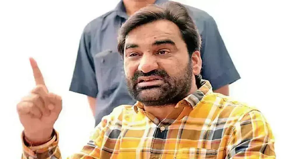 वसुंधरा बचा रही हैं गहलोत की सरकार को NDA के सहयोगी MP के इस बयान से राजस्थान में हड़कंप! वसुंधरा बचा रही हैं गहलोत की सरकार को NDA के सहयोगी MP के इस बयान से राजस्थान में हड़कंप!
