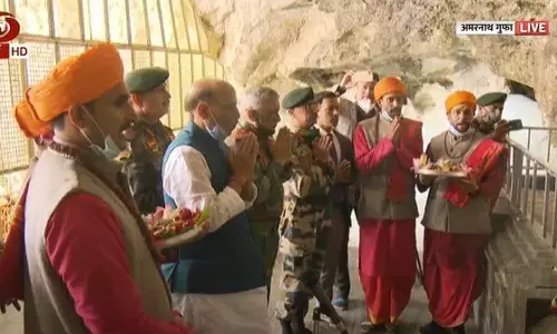 बाबा अमरनाथ के दर्शन के लिए पहुंचे रक्षा मंत्री राजनाथ सिंह बाबा अमरनाथ के दर्शन के लिए पहुंचे रक्षा मंत्री राजनाथ सिंह