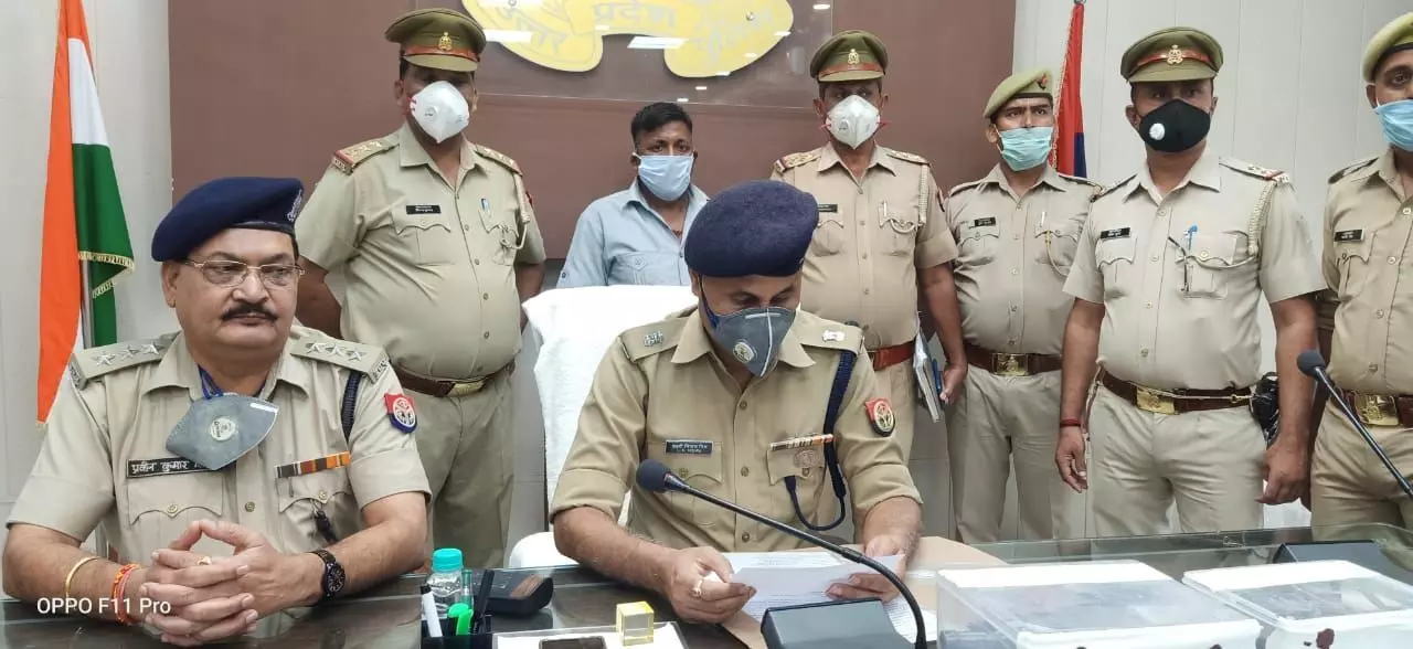 बिजनौर : अवैध शस्त्र फैक्ट्री का भंडाफोड़, एक गिरफ्तार बिजनौर : अवैध शस्त्र फैक्ट्री का भंडाफोड़, एक गिरफ्तार