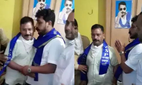 रालोद को लगा बड़ा झटका, जनता में अपनी छाप छोड़ने वाले नेता अरुण काम्बोज ने थामा आजाद समाज पार्टी का दामन रालोद को लगा बड़ा झटका, जनता में अपनी छाप छोड़ने वाले नेता अरुण काम्बोज ने थामा आजाद समाज पार्टी का दामन