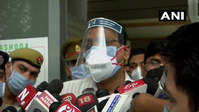 पत्रकार विक्रम जोशी मर्डर: सीएम योगी का ऐलान- पत्नी को सरकारी नौकरी और 10 लाख रुपये की आर्थिक मदद पत्रकार विक्रम जोशी मर्डर: सीएम योगी का ऐलान- पत्नी को सरकारी नौकरी और 10 लाख रुपये की आर्थिक मदद