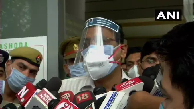 पत्रकार विक्रम जोशी मर्डर: सीएम योगी का ऐलान- पत्नी को सरकारी नौकरी और 10 लाख रुपये की आर्थिक मदद पत्रकार विक्रम जोशी मर्डर: सीएम योगी का ऐलान- पत्नी को सरकारी नौकरी और 10 लाख रुपये की आर्थिक मदद