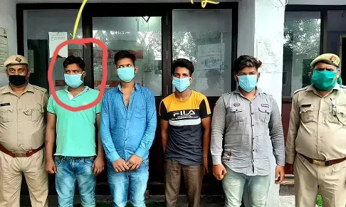 पत्रकार विक्रम जोशी की हत्या का मुख्य आरोपी शाहनूर हुआ गिरफ्तार, आरोपी से गोली मारने वाला तमंचा भी हुआ बरामद पत्रकार विक्रम जोशी की हत्या का मुख्य आरोपी शाहनूर हुआ गिरफ्तार, आरोपी से गोली मारने वाला तमंचा भी हुआ बरामद