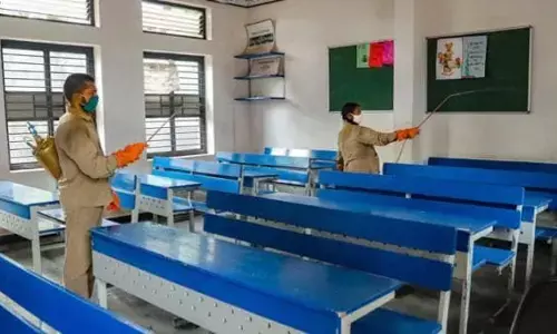गुजरात सरकार ने किया तारीफ के काबिल काम, जब तक बंद हैं स्कूल, नहीं ले सकेंगे फीस गुजरात सरकार ने किया तारीफ के काबिल काम, जब तक बंद हैं स्कूल, नहीं ले सकेंगे फीस