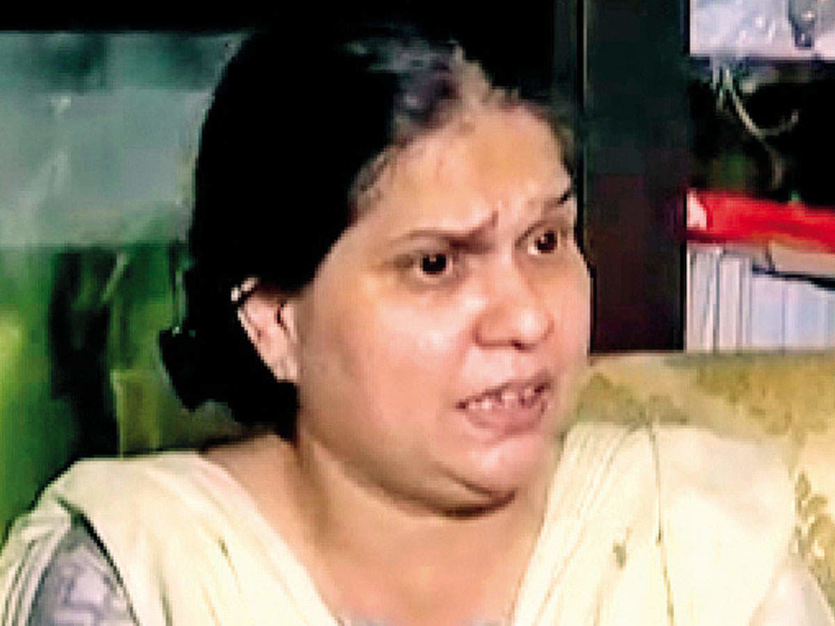 विकास दुबे की पत्नी ऋचा पहली बार मीडिया के सामने आई, बताई पूरी कहानी? विकास दुबे की पत्नी ऋचा पहली बार मीडिया के सामने आई, बताई पूरी कहानी?