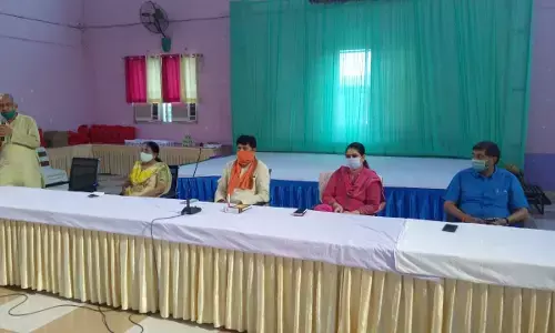 शामली: नगर पालिका चेयरमैन अंजना बंसल ने बाबा रामदेव द्वारा निर्मित कोरोना किट की वितरित शामली: नगर पालिका चेयरमैन अंजना बंसल ने बाबा रामदेव द्वारा निर्मित कोरोना किट की वितरित