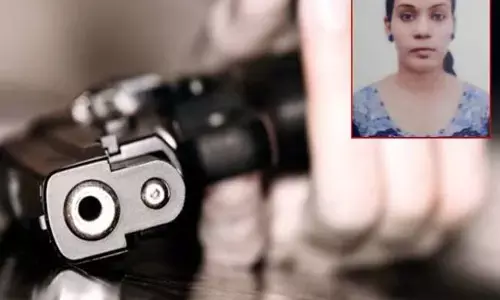 यूपीपीसीएल के सिक्योरिटी इंचार्ज की बेटी ने लाइसेंसी पिस्टल से खुद को मारी गोली यूपीपीसीएल के सिक्योरिटी इंचार्ज की बेटी ने लाइसेंसी पिस्टल से खुद को मारी गोली
