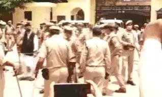 मुरादाबाद: सपा नेता आज़म खान व उनके पुत्र अब्दुल्लाह आज़म की MPLA स्पेशल कोर्ट में पेशी मुरादाबाद: सपा नेता आज़म खान व उनके पुत्र अब्दुल्लाह आज़म की MPLA स्पेशल कोर्ट में पेशी