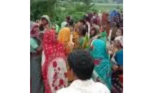 घरवाले थे शादी के खिलाफ, एक ही दुपट्टे में लिपटकर लगाई फांसी घरवाले थे शादी के खिलाफ, एक ही दुपट्टे में लिपटकर लगाई फांसी