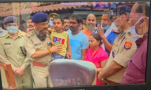 यूपी एसटीएफ की बड़ी कामयाबी, गोंडा से अपह्रत व्यवसायी के मासूम को किया सकुशल बरामद, तीन आरोपी मुठभेड़ के बाद गिरफ्तार यूपी एसटीएफ की बड़ी कामयाबी, गोंडा से अपह्रत व्यवसायी के मासूम को किया सकुशल बरामद, तीन आरोपी मुठभेड़ के बाद गिरफ्तार
