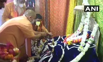 रामलला के दर्शन करने पहुंचे CM योगी, भरत, शत्रुघ्न और लक्ष्मण जी को नए आसन पर किया विराजमान रामलला के दर्शन करने पहुंचे CM योगी, भरत, शत्रुघ्न और लक्ष्मण जी को नए आसन पर किया विराजमान