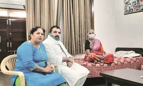 बेटे ने 70 साल की मां को घर से निकाला था, AAP सांसद संजय सिंह ने अपने घर में दी जगह बेटे ने 70 साल की मां को घर से निकाला था, AAP सांसद संजय सिंह ने अपने घर में दी जगह