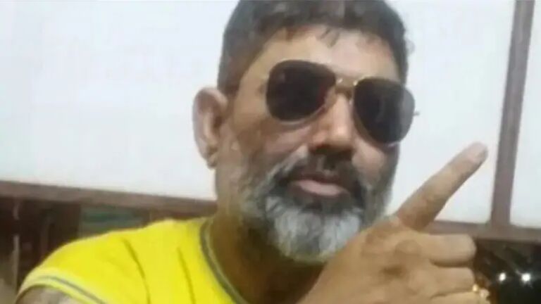 बॉलीवुड इंडस्ट्री से एक और बुरी खबर, एक्शन डायरेक्टर परवेज खान का हार्ट अटैक से निधन बॉलीवुड इंडस्ट्री से एक और बुरी खबर, एक्शन डायरेक्टर परवेज खान का हार्ट अटैक से निधन