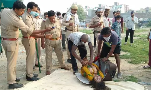 गाजियाबाद: सूटकेस में मिली महिला की लाश की हुई शिनाख्त, ससुराल वालों पर मारने का शक गाजियाबाद: सूटकेस में मिली महिला की लाश की हुई शिनाख्त, ससुराल वालों पर मारने का शक