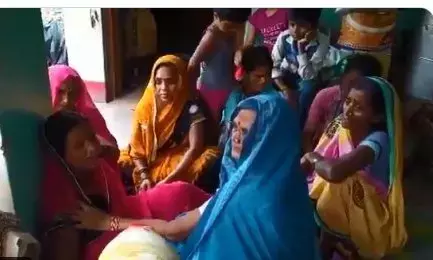 कोशिश कर रहा हूं, साहब आदमी से इंसान बन जाओ, सुना हैं, इंसान मर गया, इस हादसे को ज़माना गुजर गया हैं!