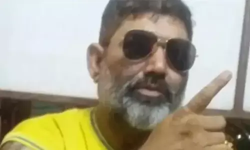 बॉलीवुड इंडस्ट्री से एक और बुरी खबर, एक्शन डायरेक्टर परवेज खान का हार्ट अटैक से निधन बॉलीवुड इंडस्ट्री से एक और बुरी खबर, एक्शन डायरेक्टर परवेज खान का हार्ट अटैक से निधन